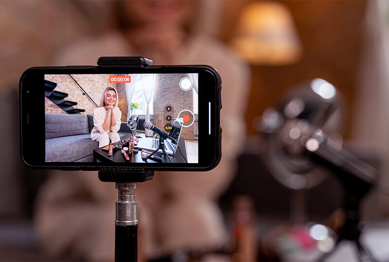 Quanto ganha um Youtuber com 100 mil inscritos?